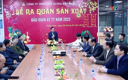 Phó Bí thư Thường trực Tỉnh uỷ  Lại Thế Nguyên dự 
ra quân sản xuất đầu năm tại Công ty TNHH giày ALIVIA Việt Nam