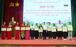 
Hà Trung khen thưởng các tập thể, cá nhân đạt thành tích xuất sắc năm học 2024 - 2025