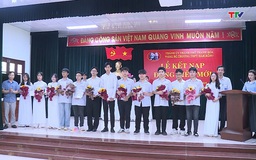 Năm học 2024 - 2025, hơn 200 học sinh THPT của thành phố Thanh Hoá được kết nạp Đảng