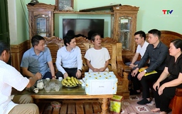 
Thăm hỏi, động viên nạn nhân tai nạn lao động