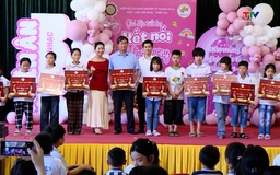 Trao quà cho các em nhỏ tại Làng trẻ em SOS Thanh Hoá