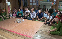 Quan Hóa: Công an xã Trung Sơn tích cực tuyên truyền, thu hồi vũ khí trong Nhân dân