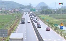Phát hiện hàng trăm tài xế vừa lái xe vừa nghe điện thoại qua thiết bị giám sát hành trình