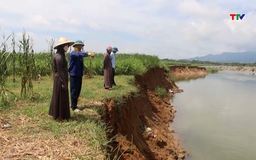Sạt lở nghiêm trọng bờ sông Âm, người dân lo lắng