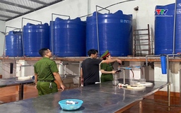 Xác minh vụ hàng nghìn chai nước mắm bị vứt bỏ ở tỉnh Quảng Nam
