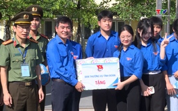 Tỉnh đoàn Thanh Hóa thăm, tặng quà đội hình tình nguyện “Tiếp sức mùa thi” 