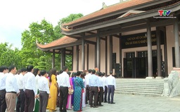 Đoàn đại biểu Đảng bộ Sở Văn hoá – Thể thao và Du lịch dâng hương tưởng niệm Chủ tịch Hồ Chí Minh
