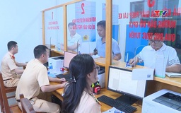 Ngày đầu tiếp nhận thủ tục cấp phiếu lý lịch tư pháp và giấy phép lái xe tại Bộ phận một cửa Công an tỉnh