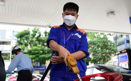 Giá xăng tiếp tục tăng, RON 95 hướng mốc 20.000 đồng/lít