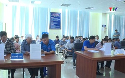 Tuổi trẻ hỗ trợ người dân trong những ngày đầu hoạt động của chính quyền cấp xã mới