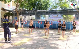 Tổ chức lớp học bơi miễn phí cho trẻ em có hoàn cảnh khó khăn