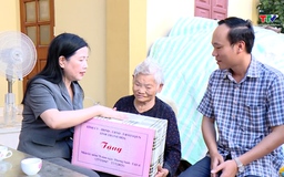Chủ nhiệm Ủy ban kiểm tra Tỉnh ủy Phạm Thị Thanh Thủy thăm, tặng quà gia đình chính sách