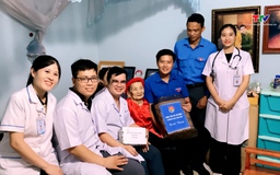 Thăm, khám sức khỏe phát thuốc miễn phí cho đối tượng chính sách 