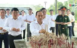 Đoàn đại biểu tỉnh Thanh Hóa dâng hương, viếng các nghĩa trang liệt sĩ tại tỉnh Điện Biên