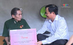 Phó Chủ tịch Hội đồng Nhân dân tỉnh dâng hương nghĩa trang liệt sĩ, thăm hỏi, tặng quà gia đình chính sách