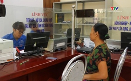 Xã Linh Sơn hỗ trợ người dân làm hồ sơ hưởng trợ cấp hưu trí xã hội