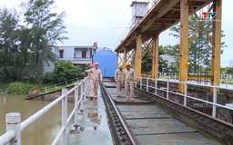 Chủ động vận hành trạm bơm và cống tiêu bảo vệ cây trồng 