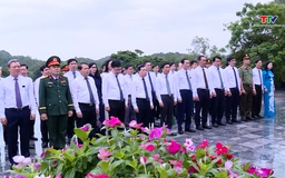 Dâng hương tưởng nhớ Chủ tịch Hồ Chí Minh, các Bà mẹ Việt Nam anh hùng,  các anh hùng liệt sỹ