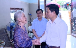 Bí thư Tỉnh ủy Nguyễn Doãn Anh thăm, tặng quà các gia đình chính sách