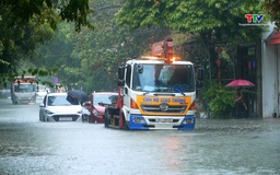 Mưa lớn gây ngập nhiều tuyến đường tại phường Hạc Thành