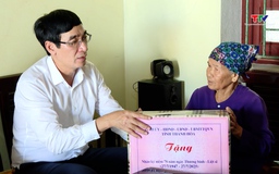 Trưởng ban Nội chính Tỉnh uỷ tỉnh thăm, tặng quà gia đình chính sách tại các xã Quảng Ninh, Quảng Bình
