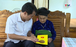 Trưởng Ban Tuyên giáo và Dân vận Tỉnh ủy viếng nghĩa trang liệt sĩ, thăm, tặng quà các gia đình chính sách