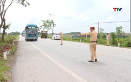 Cảnh sát giao thông Thanh Hóa siết chặt kiểm soát phương tiện kinh doanh vận tải