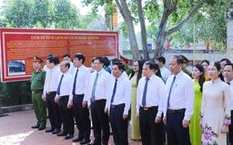 Bí thư Tỉnh ủy Nguyễn Doãn Anh dâng hương tại di tích Hàm Hạ