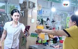 Đẩy mạnh thanh toán không sử dụng tiền mặt tại chợ truyền thống
