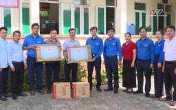 Bí thư Ban Chấp hành Trung ương Đoàn thăm, tặng quà đội hình tình nguyện tại Thanh Hóa