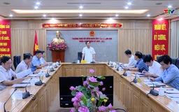 Giám sát việc tuyển dụng, sử dụng và quản lý cán bộ lãnh đạo, giáo viên