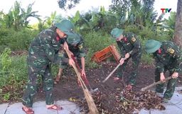 Ủy ban MTTQ phường Hạc Thành ra quân tổng dọn vệ sinh môi trường