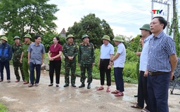 Phó Chủ tịch Thường trực UBND tỉnh kiểm tra công tác ứng phó bão số 5 tại xã Kim Tân