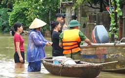 Xã Vĩnh Lộc thăm, động viên và hỗ trợ Nhân dân bị ảnh hưởng bởi bão số 5