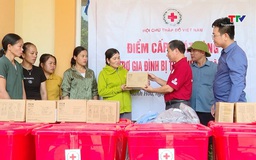 Hội Chữ thập đỏ Thanh Hóa trao quà tại xã Yên Nhân
