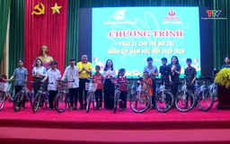 Trao xe đạp cho trẻ mồ côi và tặng quà cho hội viên, phụ nữ khó khăn