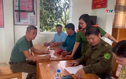 Xã Hợp Tiến tổ chức tặng quà Nhân dân nhân dịp kỷ niệm 80 năm Cách mạng tháng Tám và Quốc khánh 2/9