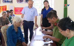Phường Sầm Sơn trao quà Tết độc lập cho Nhân dân