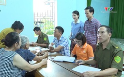 Xã Quảng Bình tặng quà Tết độc lập cho Nhân dân