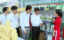 Khai mạc phiên chợ giới thiệu nông sản thực phẩm an toàn năm 2025