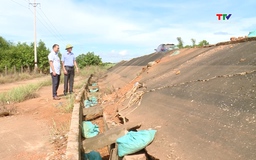 Cần sớm xử lý sạt lở tuyến đê bao Thạch Định và bờ hữu sông Bưởi đoạn qua xã Kim Tân
