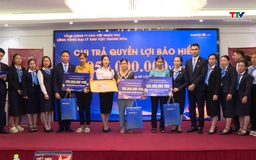 Bảo Việt nhân thọ chi trả quyền lợi bảo hiểm cho khách hàng