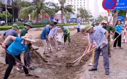 Phường Sầm Sơn huy động đoàn viên, dân quân dọn dẹp vệ sinh bờ biển 