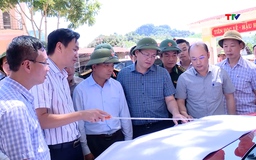 Bí thư Tỉnh ủy Nguyễn Doãn Anh  kiểm tra công tác khắc phục hậu quả bão lụt