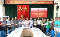 Tặng quà cho thương binh, bệnh binh phường Đông Tiến