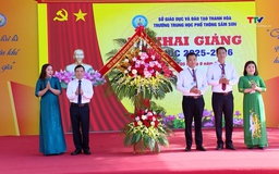 Học sinh trường THPT Sầm Sơn bước vào năm học mới