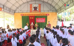 Khai giảng nơi vùng lũ Yên Nhân