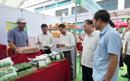 Khai mạc phiên chợ giới thiệu nông sản thực phẩm an toàn năm 2025