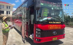 Ô tô khách chở quá 23 người trên cao tốc, lái xe và chủ xe bị phạt 57,5 triệu đồng