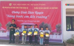 Chương trình thiện nguyện “Nâng bước em đến trường”